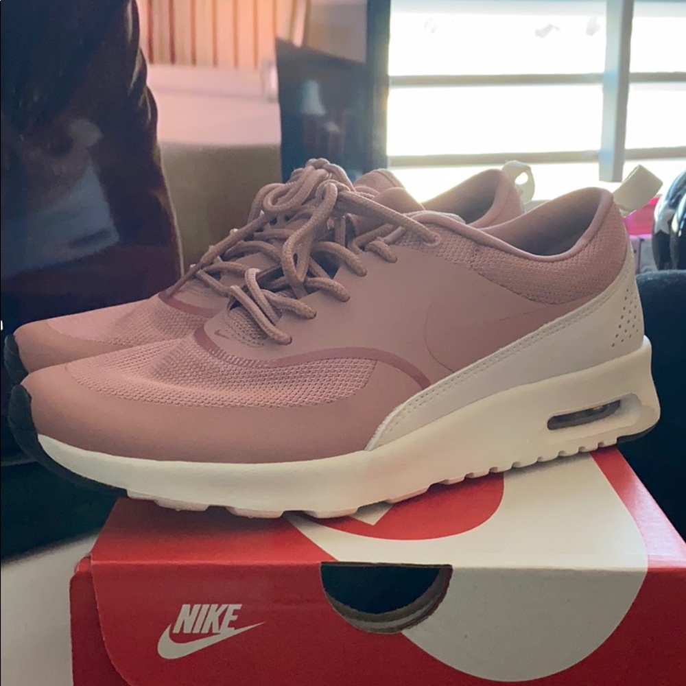 NIKE Air Max Thea